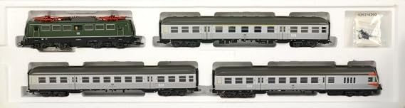 MARKLIN HO Digital Express SILBERLING Passengers Train Set 26511 with Electric 4/4 Locomotive and Deluxe Long Express (3) Coachs with END-Cabin Lighted Control CAR.