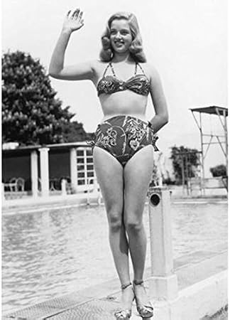 Posterazzi DAP16796 Diana Dors - Bikini Full Length Pinup Photo Print, 8 x 10, Multi