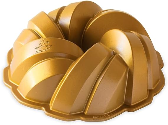 Nordic Ware Braided Bundt Pan, Cast Aluminium Bundt Tin, Bundt Cake Tin with Braid Pattern, Cake Mould Colour: Gold