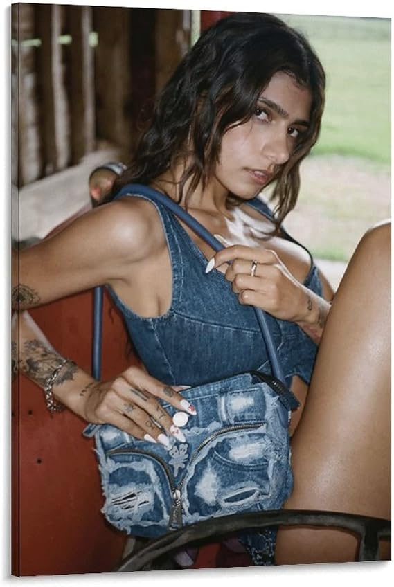 Mia Khalifa Sexy Actress Poster (8) Painting On Canvas Wall Art Poster Scroll Picture Print Living Room Walls Decor Home Posters 24x36inch(60x90cm)