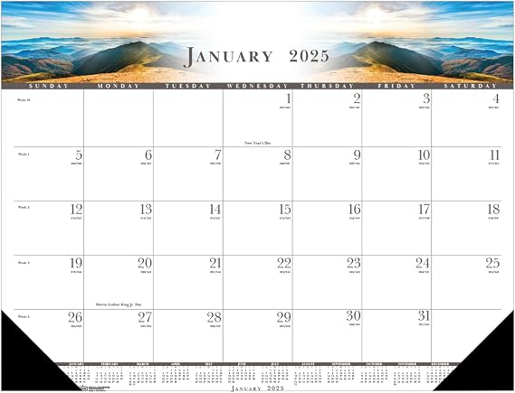 2025 House of Doolittle 22-inch x 17-inch Monthly Desk Pad Calendar (140-25)