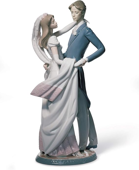 LLADRO I Love You Truly Couple Figurine. Porcelain Bride and Groom (Wedding) Figure.