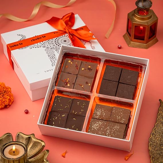 Chokola Sweet Memories of India | Premium Milk & Dark Assorted Chocolate Hamper 32 Pcs 160g