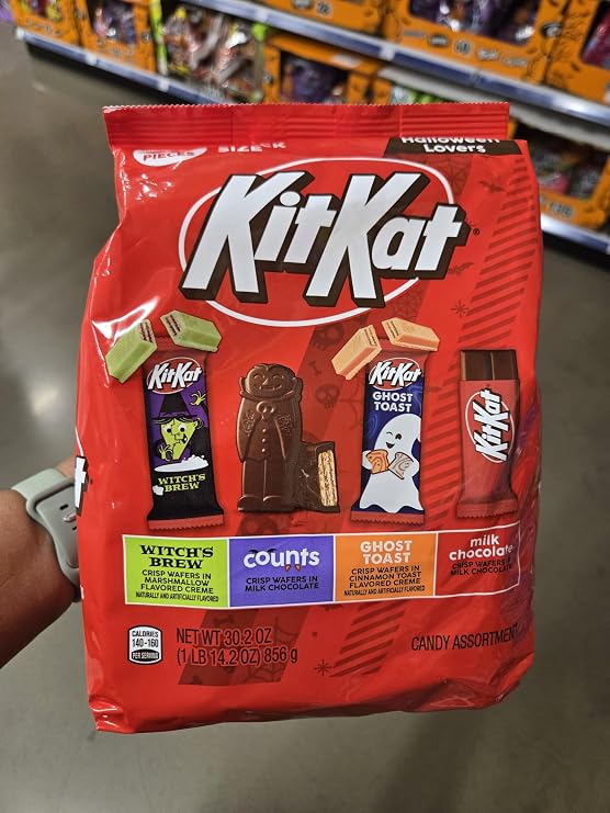 HAL KIT KAT Halloween Lovers Snack Size Bar Assortment Bag (KIT KAT Crisp Wafers, KIT KAT Crisp Wafers Counts, KIT KAT Ghost Wafers In Cinnamon Flavored Creme and KIT KAT Witch's Brew Wafers