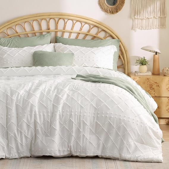 Bedsure Queen Comforter Set - White Comforter, Boho Tufted Bedding Comforter Set for Kids, 3 Pieces Farmhouse-Style Bed Set for All Seasons, Fluffy Soft Bedding Set with 2 Pillow Shams